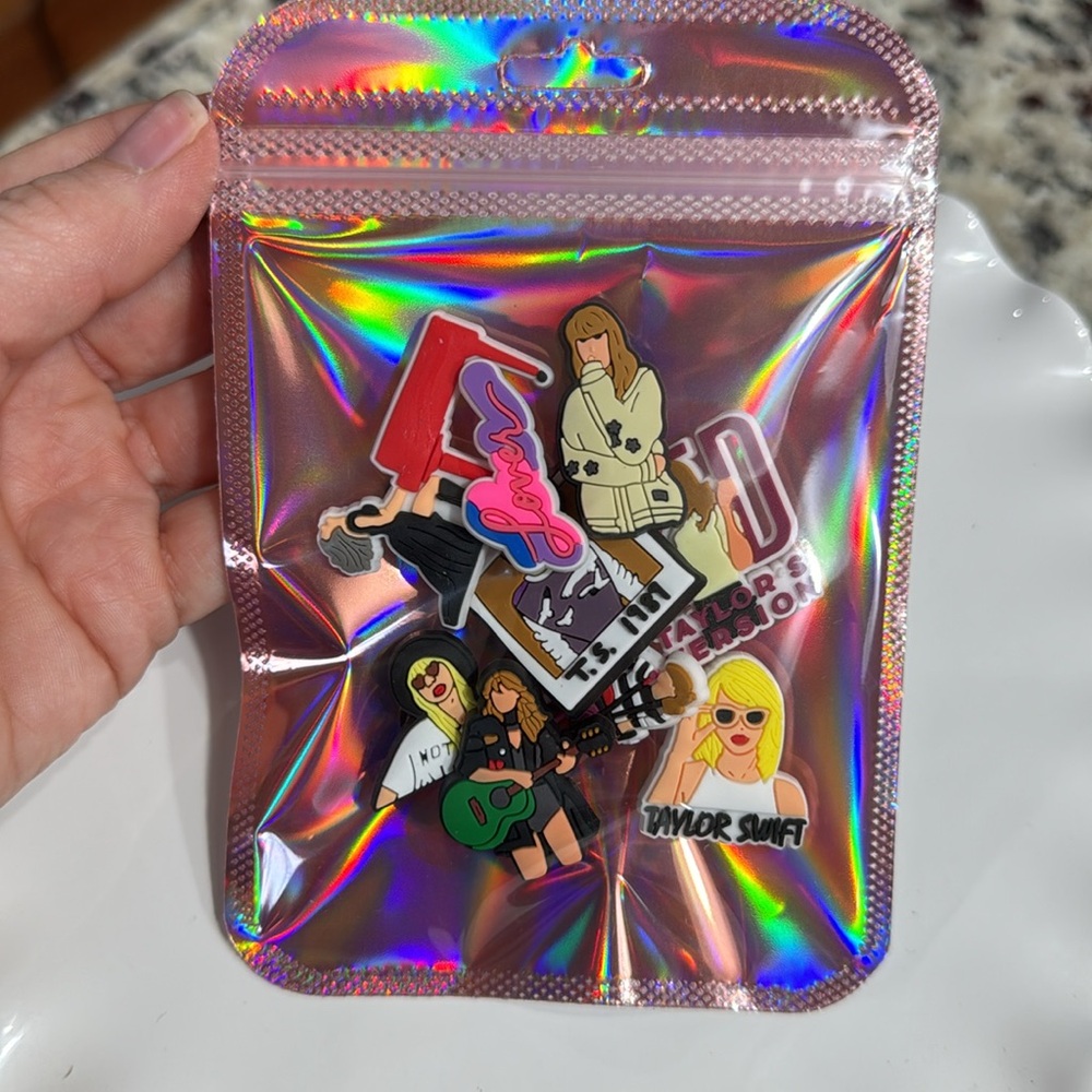 TAYLOR SWIFT SET OF 9 CROC CHARMS - Picture 4 of 4